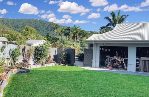 Clifton Beach House | Palm Cove/Cairns beaches tropical spacious retreat
