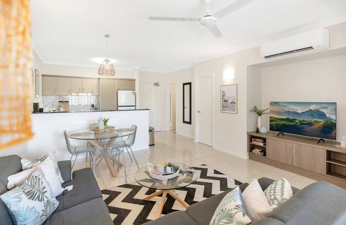Westcourt Apartment | Palm View- 9 Pools BBQ Gym