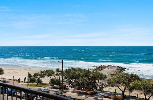Kings Beach Apartment | Pandanus Shores Unit 9 Kings Beach QLD