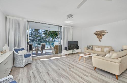 Palm Cove Apartment | Paringa Beachfront Apartment 7 with Ocean Views