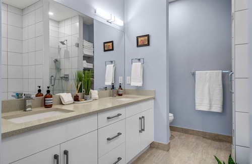 Capitol Hill House | Park Side | King Bed | Min to DT | 3BR | Garage