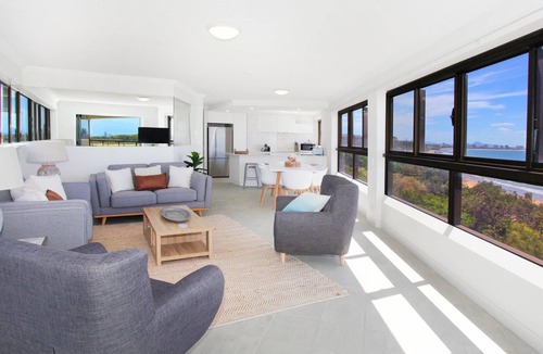 Mooloolaba Apartment | Parkyn Place 7 - Newly Refurbished 3 Bedroom Oceanfront Apartment w/FREE WIFI!