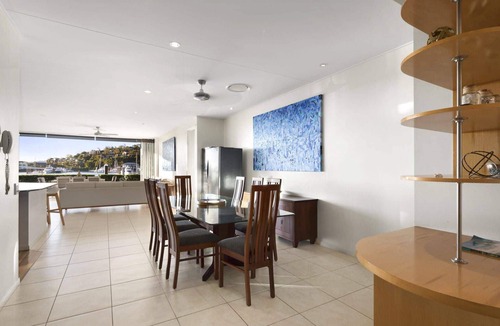 Hamilton Island Apartment | Pavillions 17 Hamilton Island - Waterfront with private pool, golf buggy and transfers