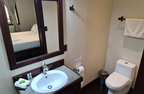 Dominical Hotel | Pavones Beach Queen Room at Hona Beach Hotel