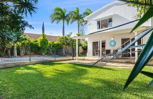 Castaways Beach House | Peace within the palms, Castaways Beach