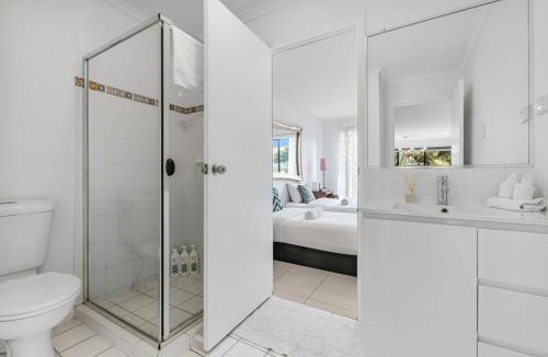 Forest Lake House | Peaceful 4BR Retreat in Leafy Forest Lake Setting