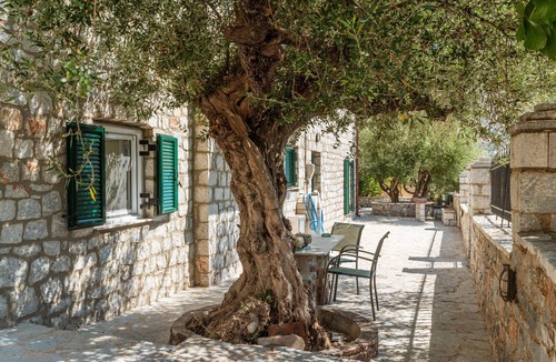 East Mani House | Peaceful Refuge In Mani