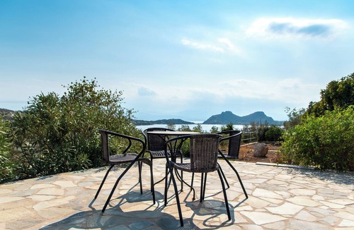 Limni Vouliagmenis Villa | Peaceful Villa with pool & panoramic views, near Loutraki