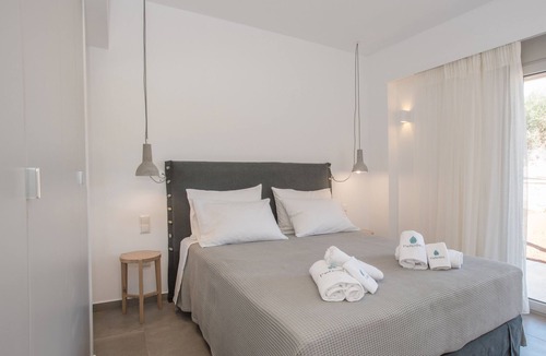 Marathopoli House | Pefkides Suites Where pines meet the sea