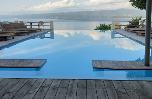 Amfilochia Villa | Perfect retreat for large families and groups of friends.