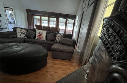 Moogerah House | Pet Friendly, Beautiful Old Queenslander - Lake Access