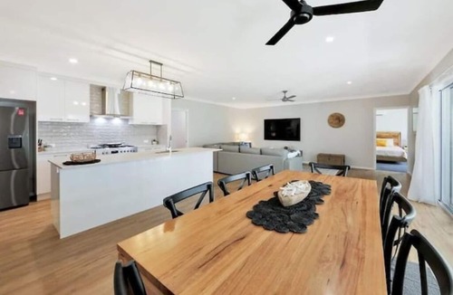 Point Vernon House | Pet friendly Hamptons style home walk to beach