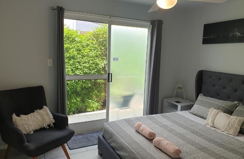 Caloundra Apartment | Pet friendly & spacious two bedroom guest unit