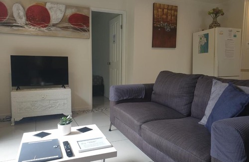 Caloundra Apartment | Pet friendly & spacious two bedroom guest unit
