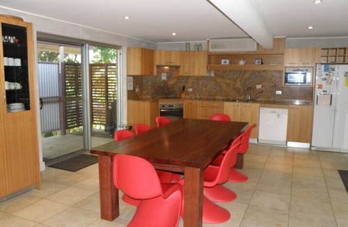 Point Lookout House | Pets allowed at this three bedroom beachhouse only minutes walk to beaches.