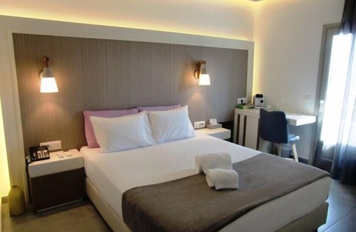 Fira Hotel | Platia