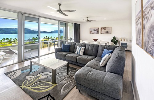 Hamilton Island Apartment | **POINCIANA 209** Spectacular views, Complimentary Buggy & Wifi