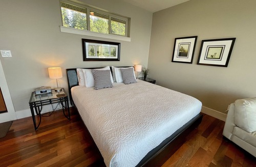 Otter Point Cabin | Points West Oceanfront Rooftop suite