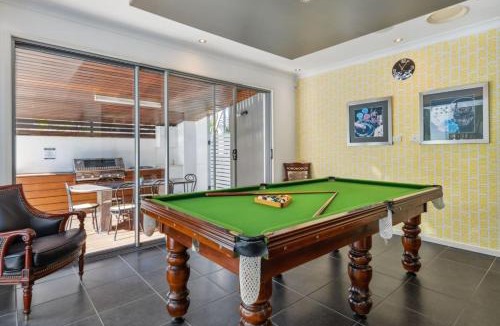 Calamvale House | Pool Table and Resort Pool 4BR Holiday Paradise