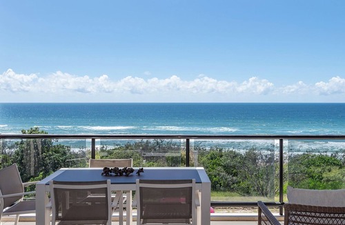 Sunrise Beach Apartment | Postcard on Sunrise - Beach Holidays Noosa