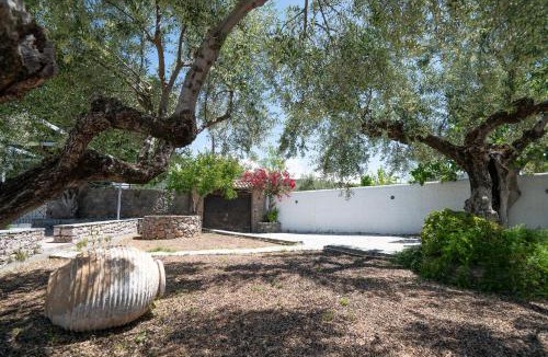Akrogialion House | Pouletis Aetheria Suites-Luxury Seaview Stay with Pool