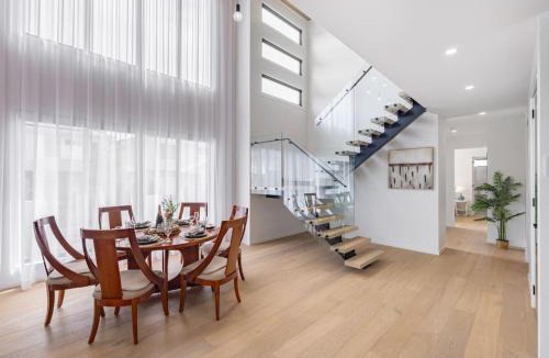 Rochedale House | Prestige and Elegance 5BR House w Pool Rochedale