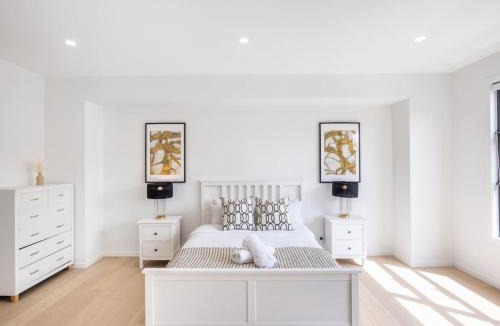 Rochedale House | Prestige and Elegance 5BR House w Pool Rochedale