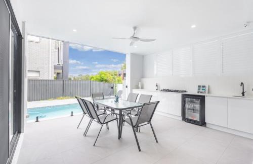 Rochedale House | Prestige and Elegance 5BR House w Pool Rochedale