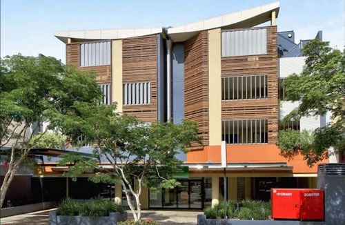 Toowong Apartment | Prime Toowong 3BR Apt– Walk to Shops & Transport!
