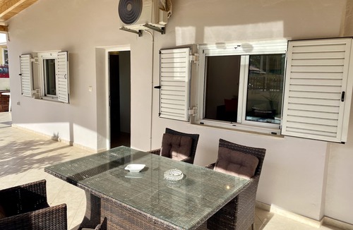 Spata-Artemida House | Private Home 10min away from Athens Int Airport. Beach 150meters away