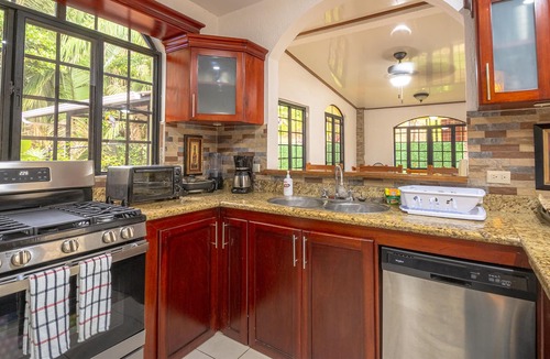Las Olas Beach Community House | Private Pool in Jungle, near beach: Casa Tranquila