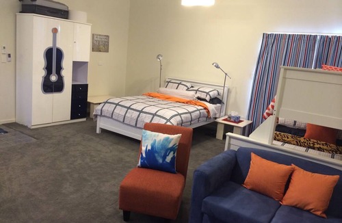 Varsity Lakes Resort | Private room ∙ 5 guests