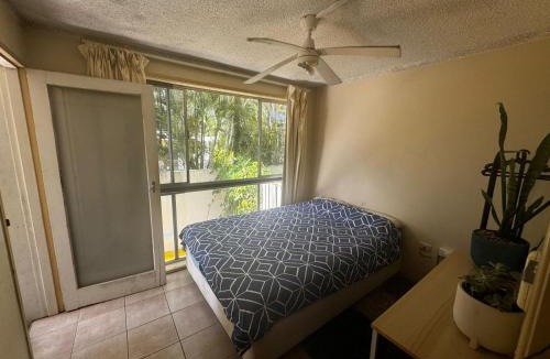 Surfers Paradise House | Private Room close to beach & tram
