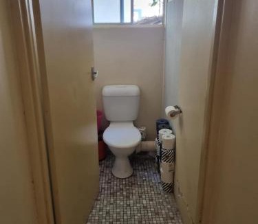 Surfers Paradise House | Private Room close to beach & tram