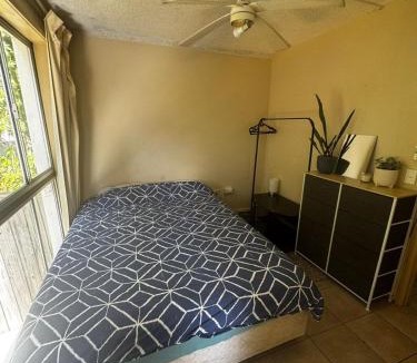 Surfers Paradise House | Private Room close to beach & tram
