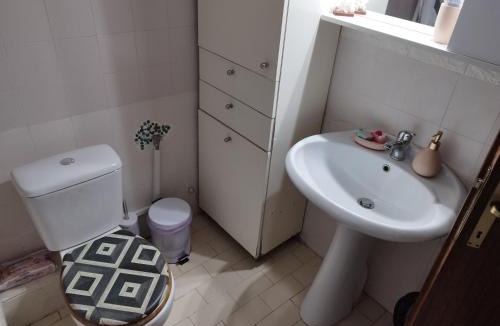 Kalamaria House | Private Rooms in shared house