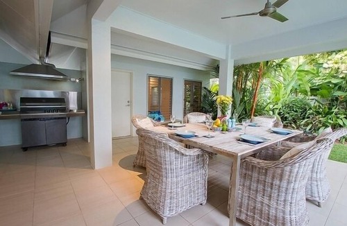 Port Douglas Villa | Private,tranquil, secure and 3 minute flat walk to Four Mile beach