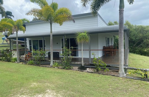 Orchid Beach House | Ques R & R at Orchid Beach. Water views with sea breeze. Relaxing Holiday House.