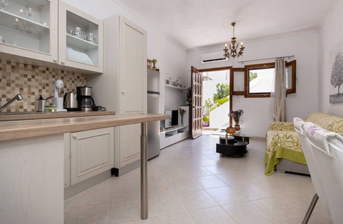 Old Town Naxos Apartment | QUIET FULLY EQUIPPED APARTMENT FOR FOUR IN THE HEART OF THE TOWN