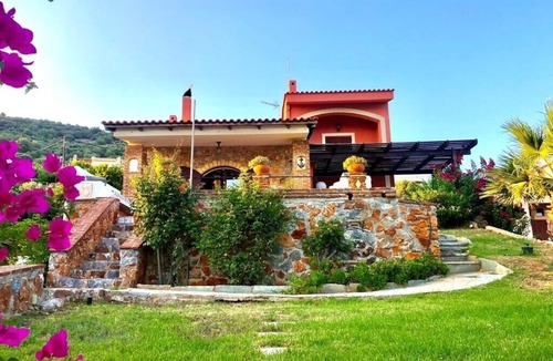Karystos Villa | Quiet Location with Direct Beach access from our Garden! Perfect for families.