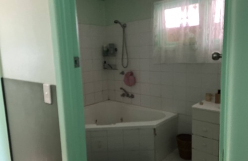 Esk House | Quiet rural property in the koala belt, pet friendly