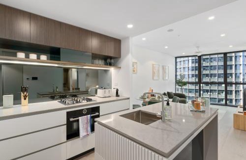 Brisbane Central Business District Apartment | QW Riverside Luxe Apartments by Independent Host