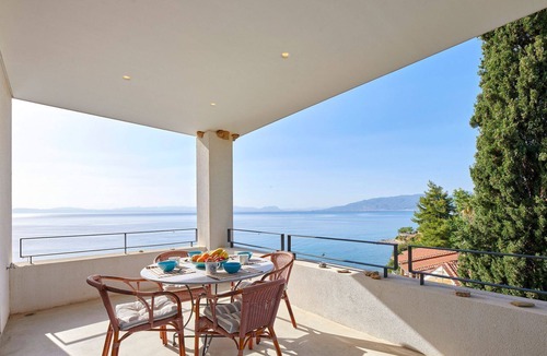 Kitries Villa | R 3037 Villa Everhard WITH Fireplace, Sea view & Soundproof Windows.