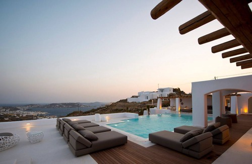 Tourlos Villa | R 3175 Villa Fonda With Kitchenette.Pool towels & Power generator,