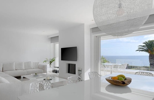 Koukaki Villa | R 3392 Villa Hideo With Air Conditioning ,Coffee Facilities & Veranda.