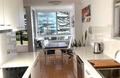 Coolangatta Apartment | Rainbow Pacific Unit 8- Ocean views over Rainbow Bay Coolangatta with free Wi-Fi