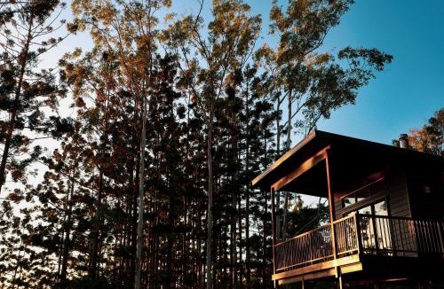 Mount Cotton Apartment | Rainforest Gardens - Luxury Hillside Accomodation with Views to Bay & Islands