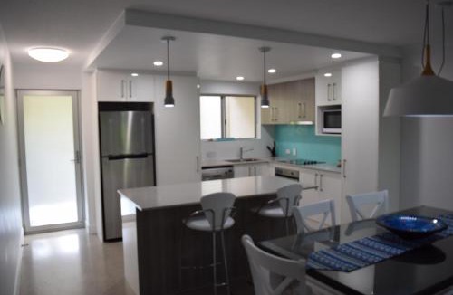 Moffat Beach Apartment | Raintrees Moffat Beach