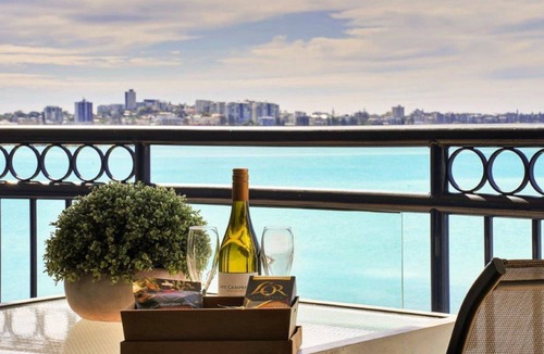 Golden Beach Apartment | RAMADA UNIT 812 - Beachfront holidaying at its best