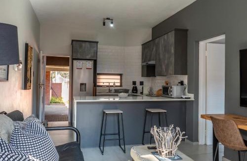 Menlo Park Apartment | Rand Corner Crib
